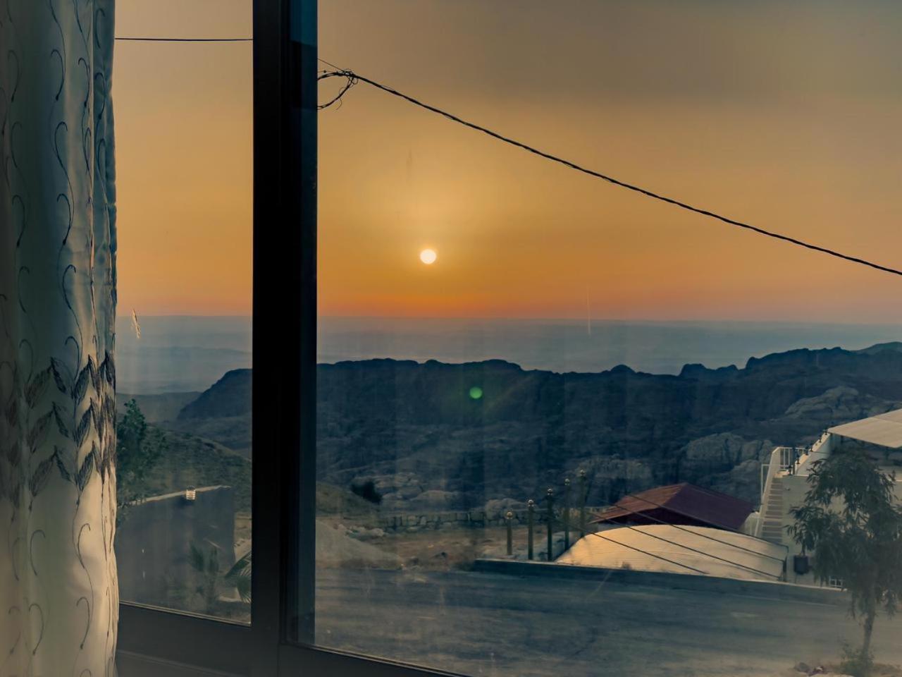 Sunset Hostel *